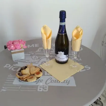 T-room Bed & Breakfast 2*